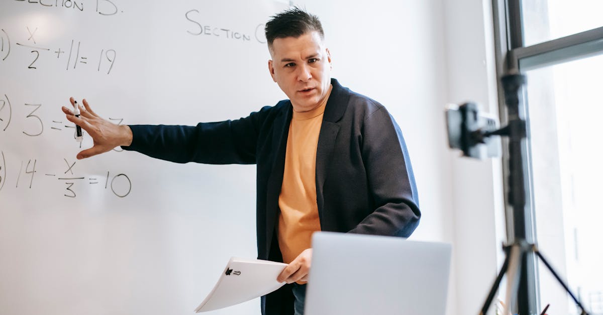 Contract pentru cursul tău online: 8 clauze pe care le ignoră 90% din creatori